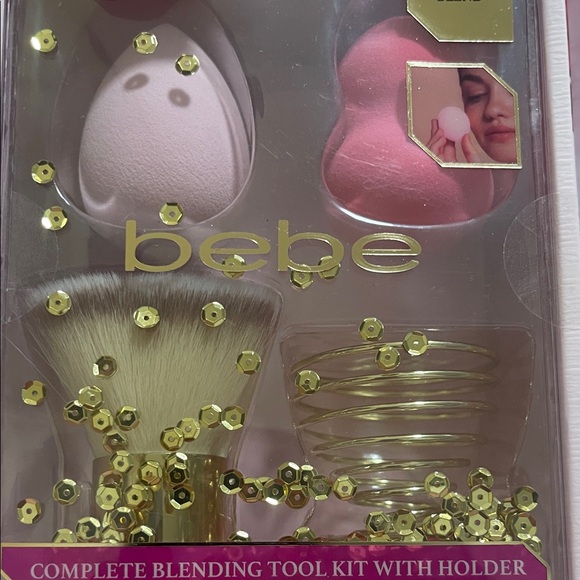 bebe Effortless Blend Makeup Tool Kit - Pink and Gold - Picture 2 of 2